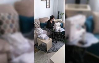 Burhaniye’de gönüllüler günde bin adet maske...