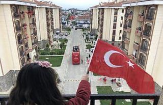 Bursa’da kısıtlamaya rağmen çocuklara 23 Nisan...