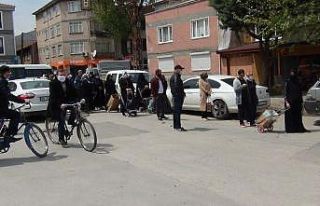 Bursa’da vatandaşlar pazara akın etti