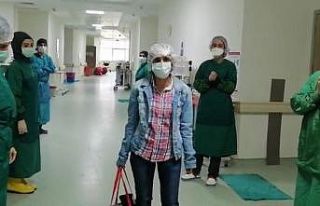 Bursalı hemşire 7 günlük tedavinin ardından taburcu...