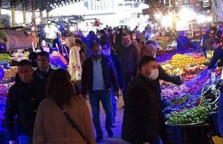 Bursalılar pazarlara akın ettiler