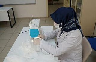 Büyükşehir 21 gündür maske üreterek ücretsiz...