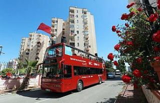 Büyükşehir Bandosu Antalya sokaklarını şenlendiriyor