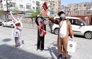 Büyükşehir Belediyesi kapı kapı gezerek çocukların...