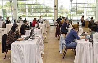 Büyükşehir Belediyesi Kriz Merkezi’nde çalışan...