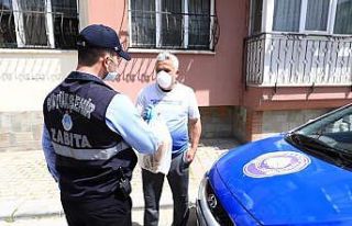 Büyükşehir Belediyesi tedbirlere uyan vatandaşlara...
