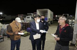 Büyükşehir Belediyesi Toptancı Hal’de maske...