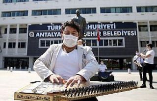 Büyükşehir personeli ve huzurevi sakinleri konserle...