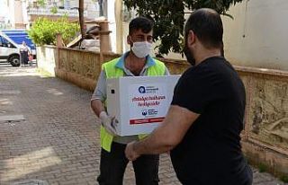 Büyükşehir’in gıda kolileri ihtiyaç sahiplerine...