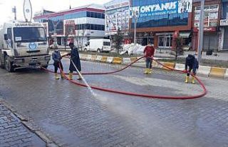 Çaldıran Belediyesi ilçeyi baştan sona yıkadı