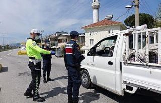 Çanakkale kontrol noktalarında korona virüs denetimi