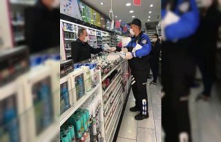 Çanakkale polisi 10 bin adet maske dağıttı
