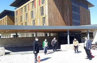 Çanakkale’de kontrolde olan askerler birliklerine...