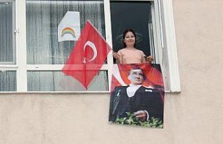Çankaya’da evler Atatürk posterleri ve bayraklarla...