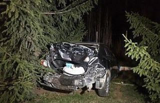 Çarpışan araçlar karşı şeride uçtu: 3 yaralı
