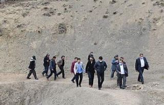 Çatak Belediyesinden 15 haneli yerleşim yerine yol