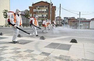 Çayırova’da boş kalan caddeler dezenfekte ediliyor