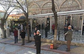 Cenaze namazlarında sosyal mesafe