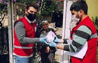 Ceyhan’da ihtiyaç sahiplerine yardım