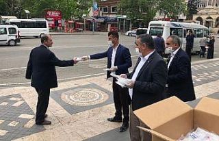 CHP Adıyaman Teşkilatı maske dağıttı