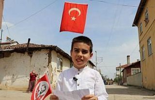 Çocuklar 23 Nisanı kutladı, bütün köy hoparlörden...