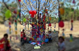 Çocuklardan 23 Nisana özel ağaç süsleme