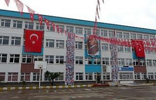 Çocukların bayram kutlamaları oluşturulan posterlerle...