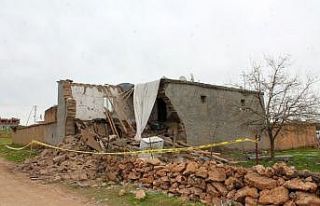 Çöken kerpiç evin altında kalarak hayatını kaybeden...