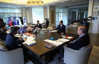 Cumhurbaşkanı Erdoğan, milli futbolcularla video...