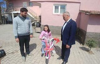 Cumhurbaşkanı Yardımcısı Oktay, Hilal Su Mert’e...