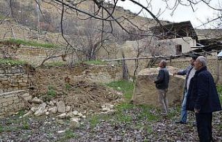 Darende’de kaylar tehlike saçıyor