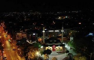 Denizli’de camilerde yakılan mahyalar Ramazan’ın...