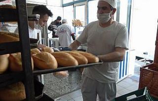 Denizli’de sokak sokak ekmek dağıtıldı