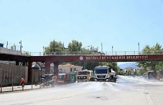 Denizli’de tüm cadde ve sokaklar dezenfekte edilmeye...