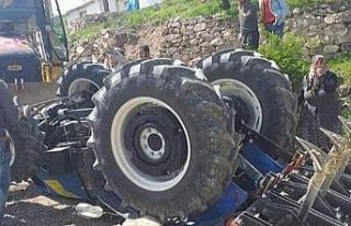 Devrilen traktör baba kızın sonu oldu
