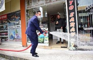 Dezenfekte tünelleri kuruldu ve sokaklar yıkandı