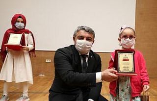 Dilovası’nda şiir yarışmasında ödüller sahiplerini...