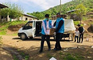 Din görevlilerinden ihtiyaç sahiplerine yardım...