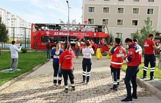 Diyarbakır Büyükşehir Belediyesi korosundan sağlıkçılara...