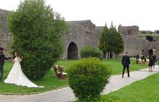 Diyarbakır ’evde kal’ çağrılarına uymadı,...