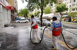 Diyarbakır’da cadde ve kaldırımlar tazyikli suyla...
