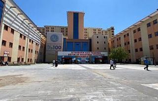 Diyarbakır’da korona virüsü yenen 10 hasta alkışlar...