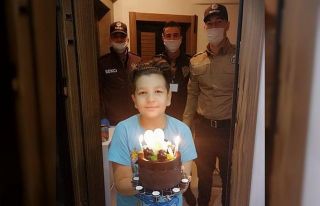 Doğum gününde kumbarasındaki paraları bağışladı,...