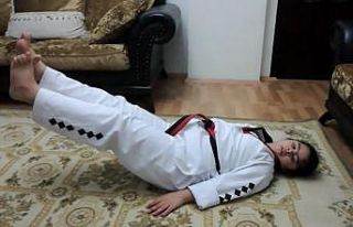 Down sendromlu Hilal, evinde antrenman yapıyor