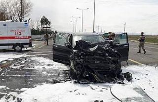 Dumlu kavşağında feci kaza: 3 yaralı