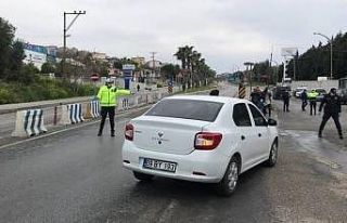 ‘Dur’ ihtarına uymadılar, araçları bağlanınca...
