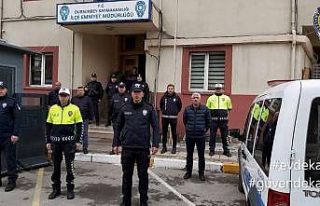 Dursunbey polisinden ’evde kal’ klibi