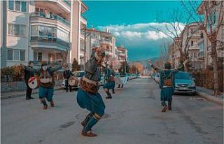 Efelerden davullu zurnalı "evde kal" çağrısı