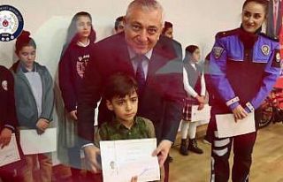 Elazığ polisinden, 23 Nisan klibi