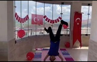 Elazığ’da çocuk ve gençler evde spor yapıyor